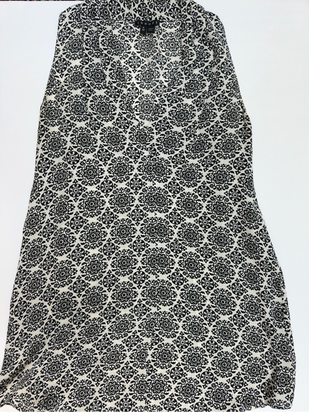 Theory Sleeveless Silk Blouse Black & White Medallion Print | Size P